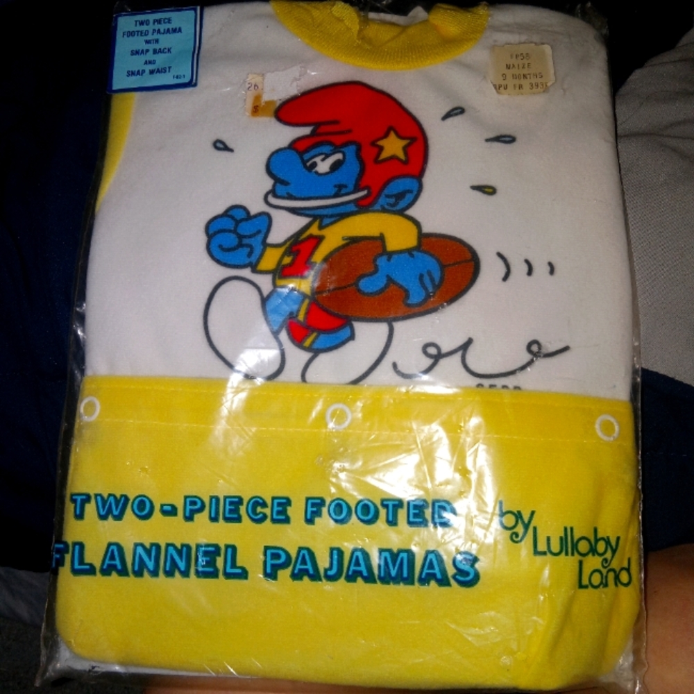 New in package Vintage The Smurfs two piece footed pjs 9mon by Lullaby land 1986